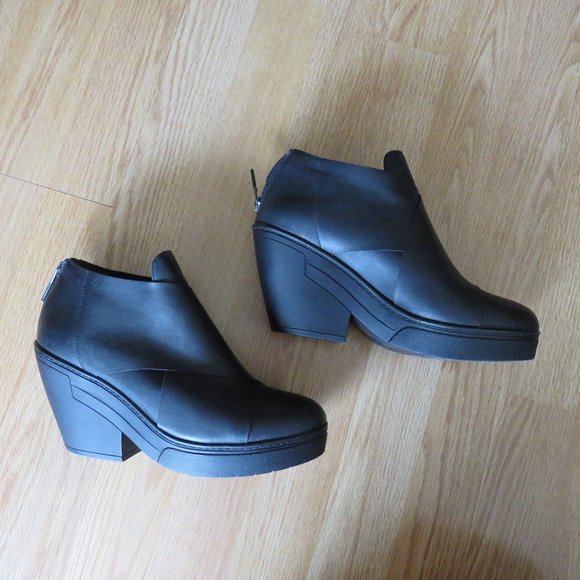 Eileen Fisher Women’s Black Leather Criss Cross Ankle Boots Clogs 7.5 - Picture 1 of 12